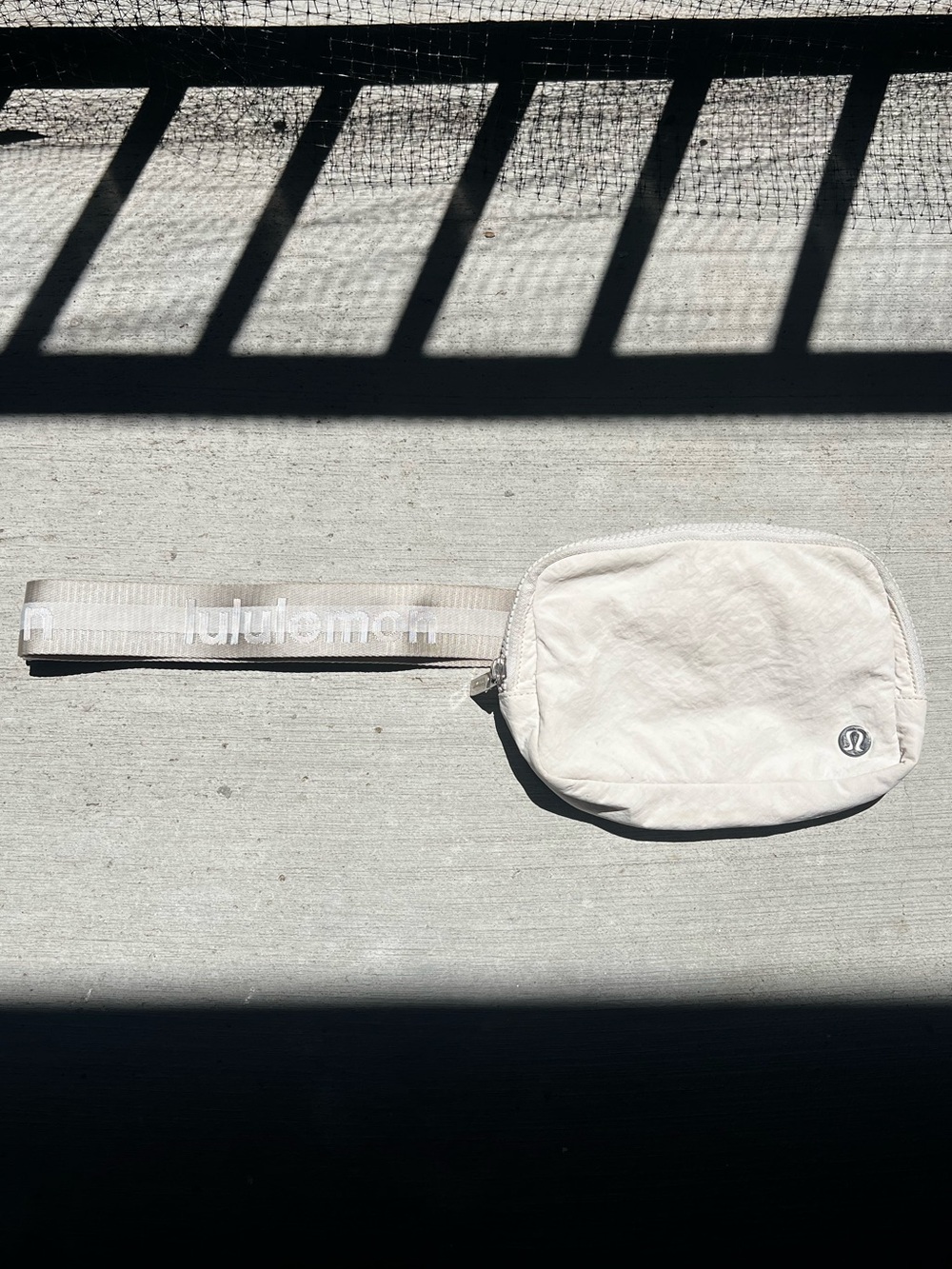 Lululemon Everywhere Belt Bag 1L Wordmark White Opal - FAIR CONDITION